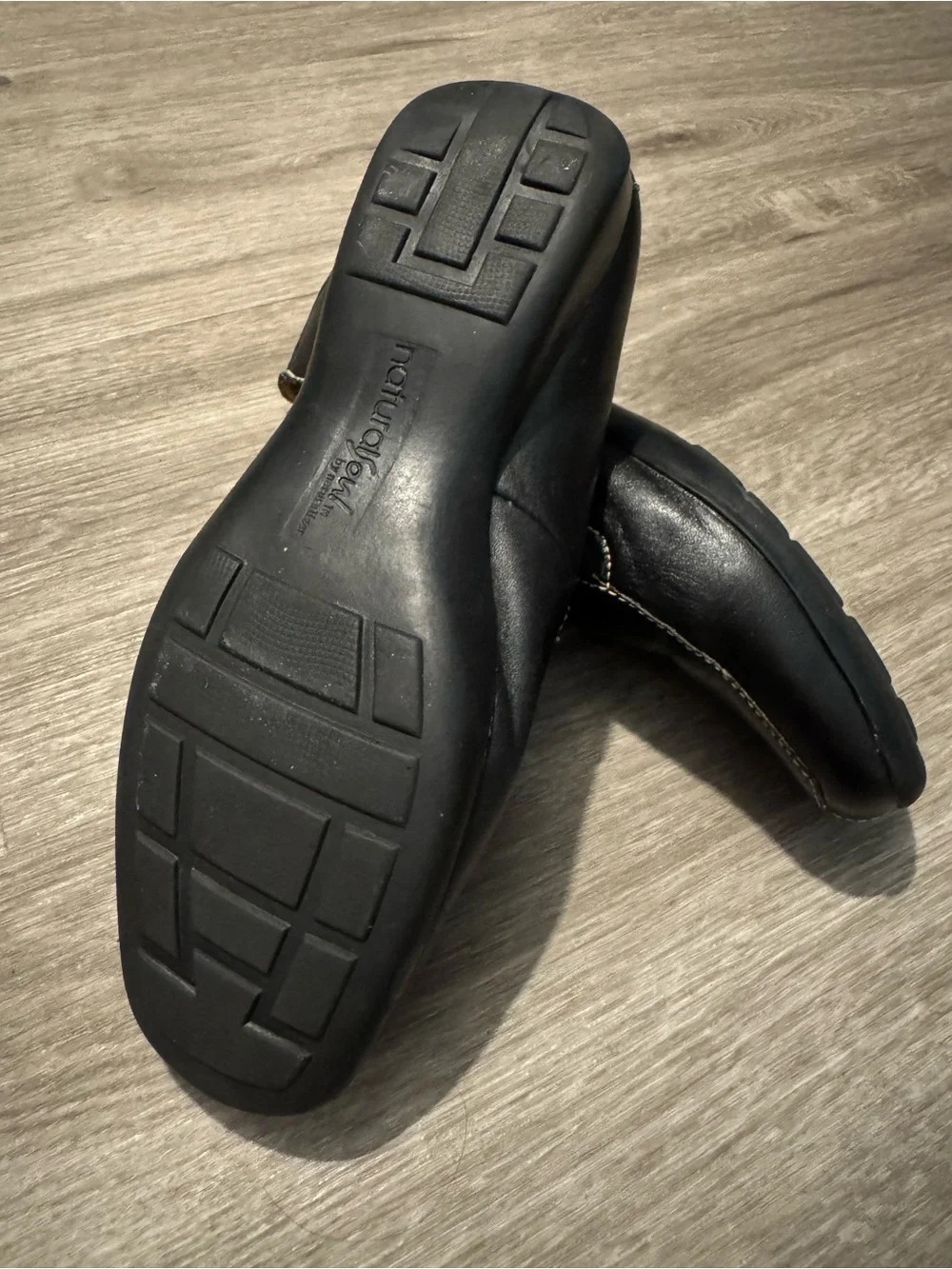 Naturalizer Black Leather Slip-On Loafers with Contrast Stitching